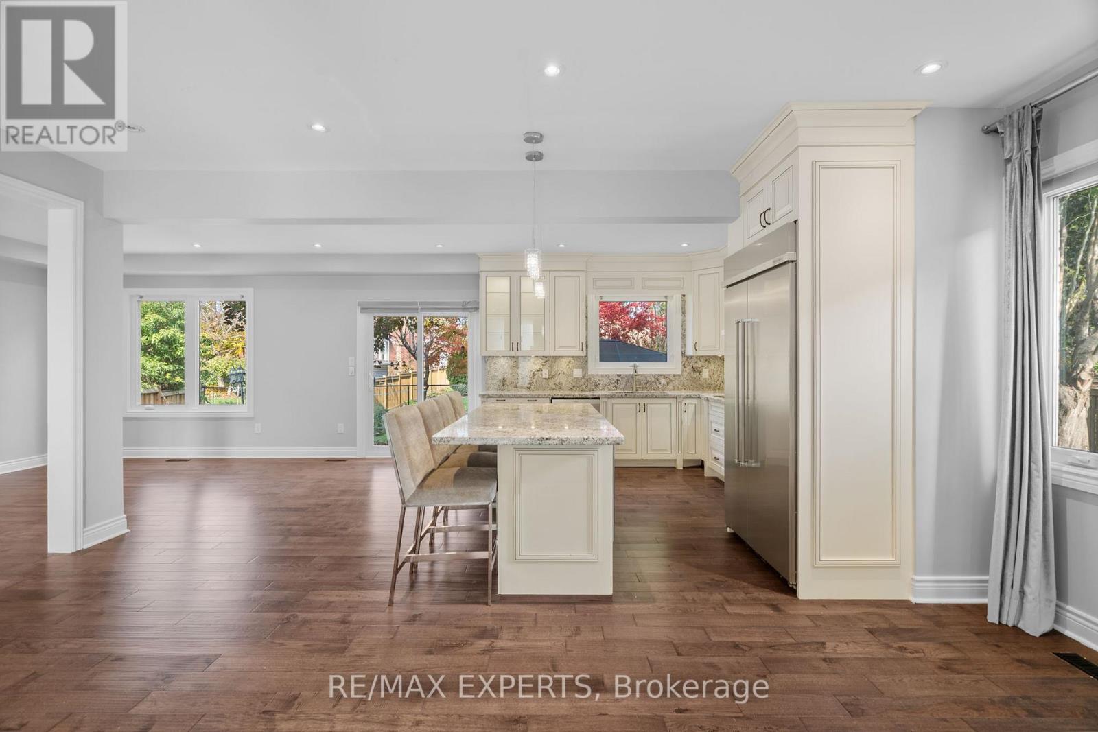 39 Michelle Drive, Vaughan, Ontario  L4L 9B8 - Photo 12 - N12723912