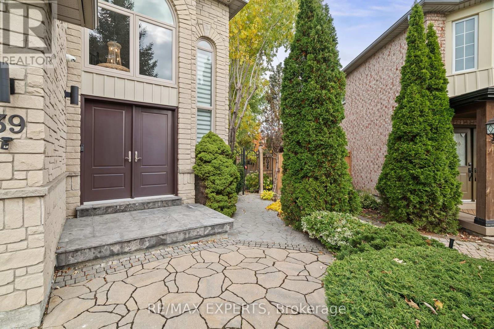 39 Michelle Drive, Vaughan, Ontario  L4L 9B8 - Photo 3 - N12723912