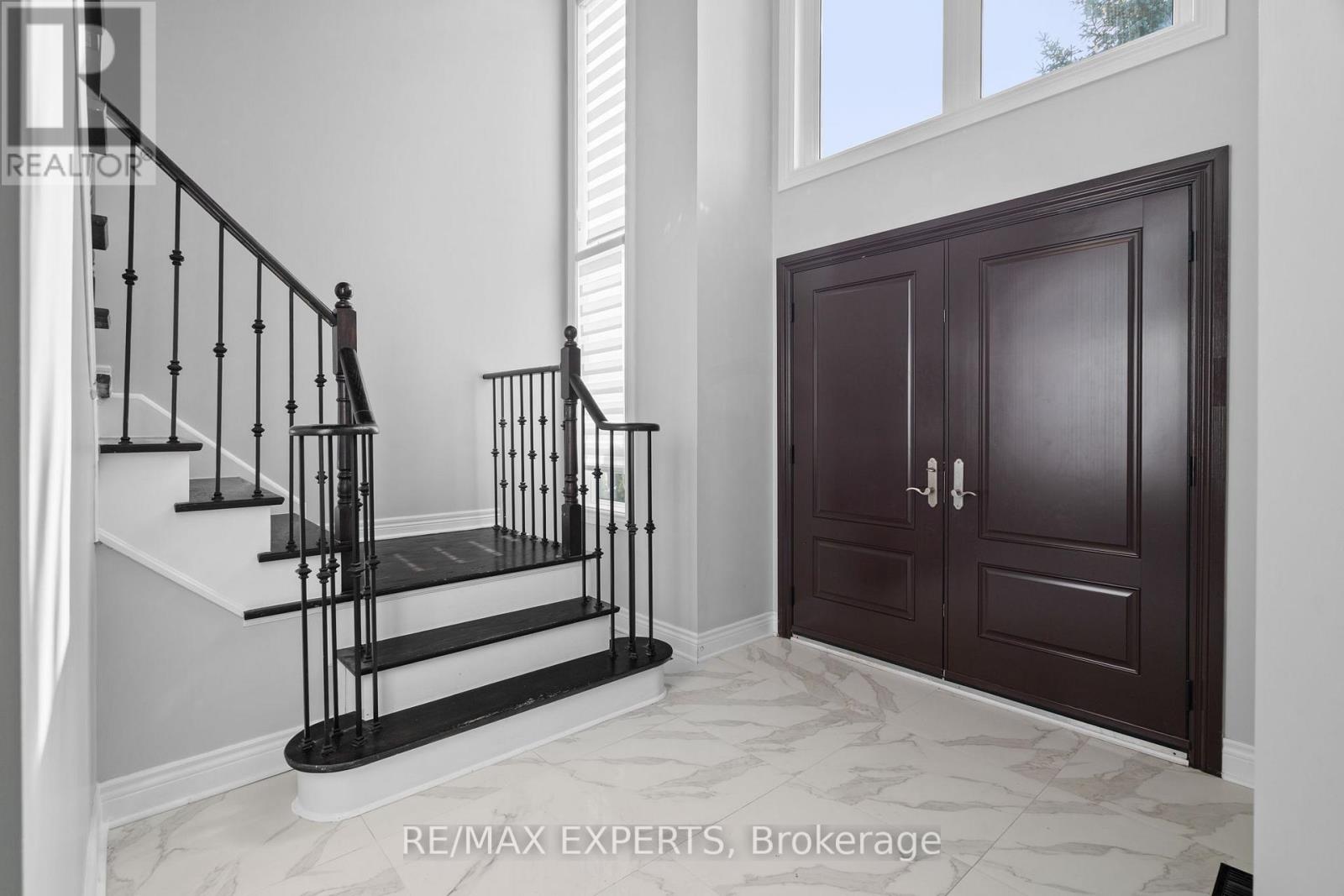 39 Michelle Drive, Vaughan, Ontario  L4L 9B8 - Photo 4 - N12723912