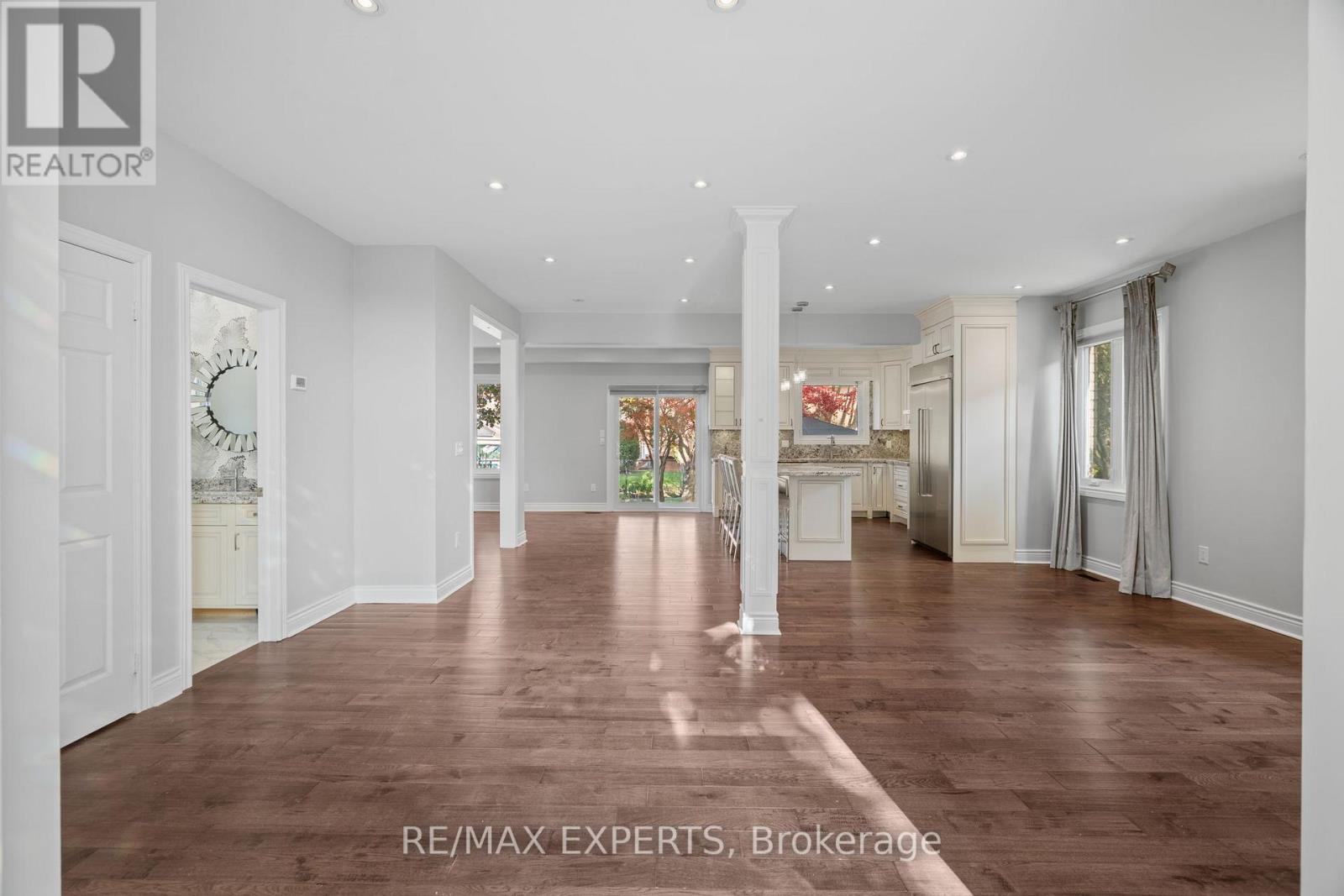 39 Michelle Drive, Vaughan, Ontario  L4L 9B8 - Photo 6 - N12723912