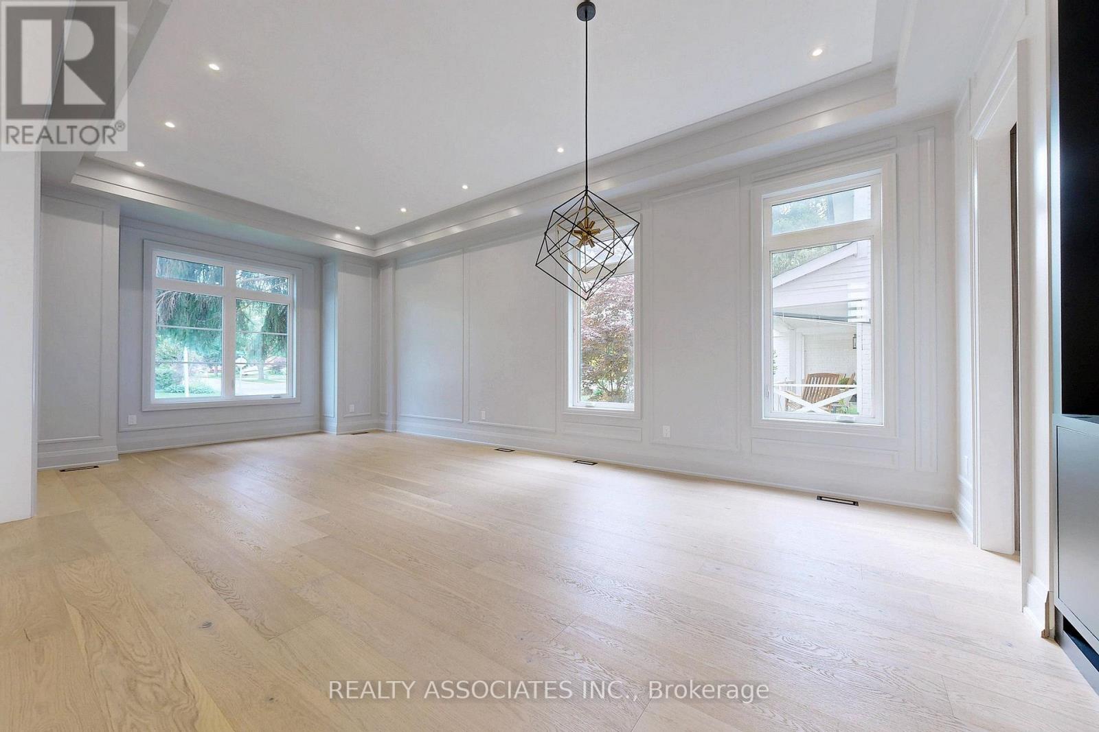 32 Cossar Avenue, Aurora, Ontario  L4G 3N8 - Photo 4 - N12723942