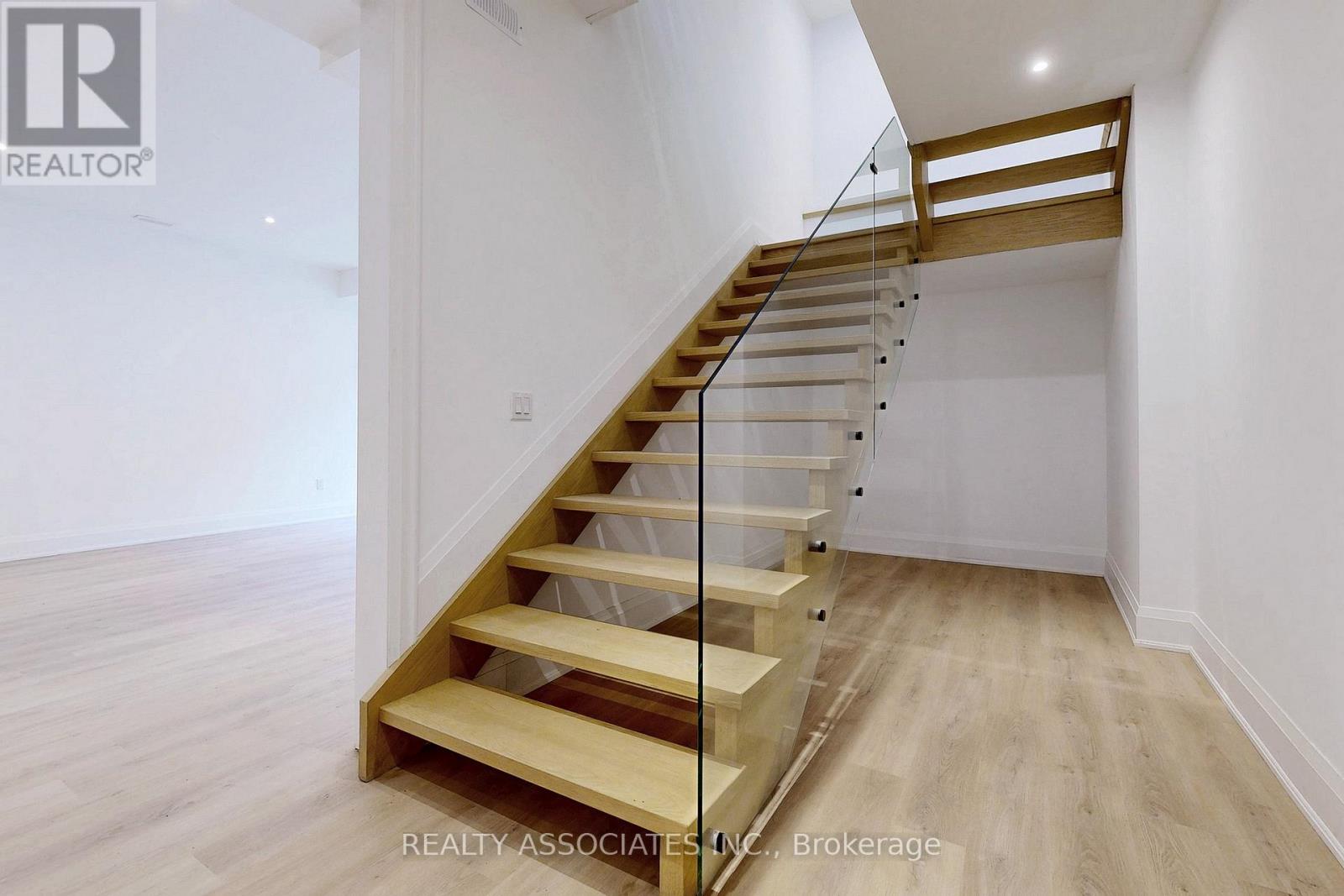 32 Cossar Avenue, Aurora, Ontario  L4G 3N8 - Photo 42 - N12723942