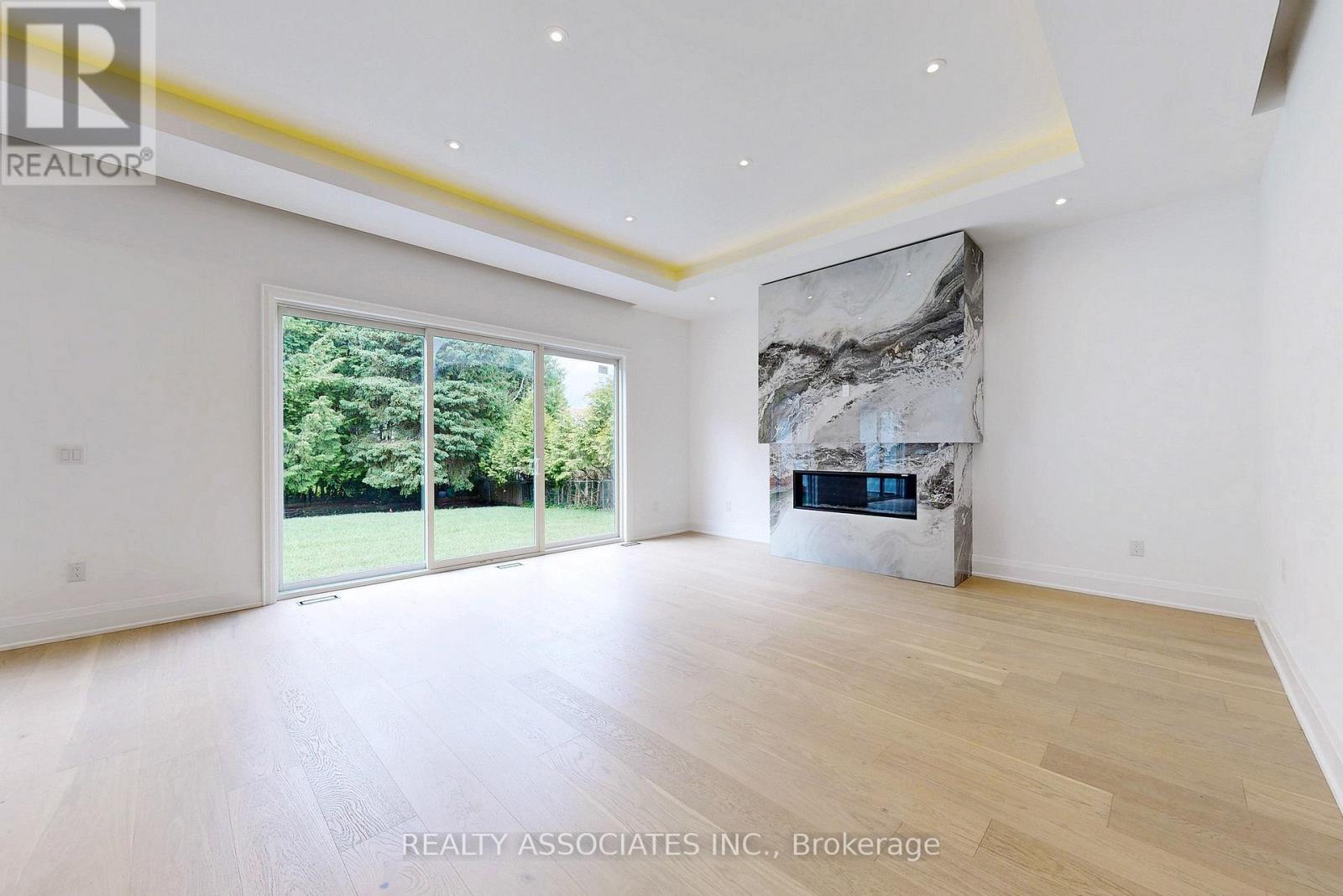 32 Cossar Avenue, Aurora, Ontario  L4G 3N8 - Photo 8 - N12723942