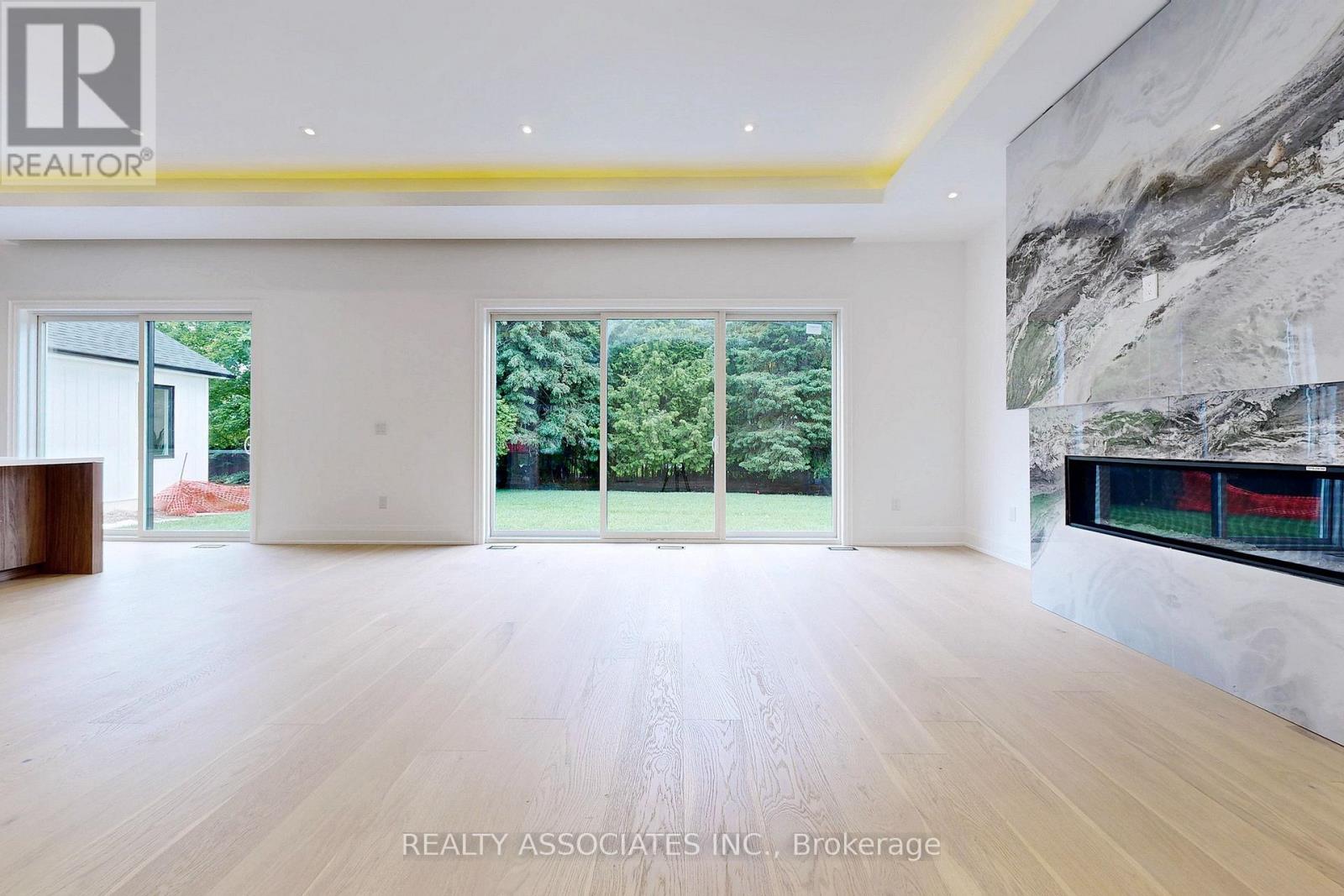 32 Cossar Avenue, Aurora, Ontario  L4G 3N8 - Photo 9 - N12723942