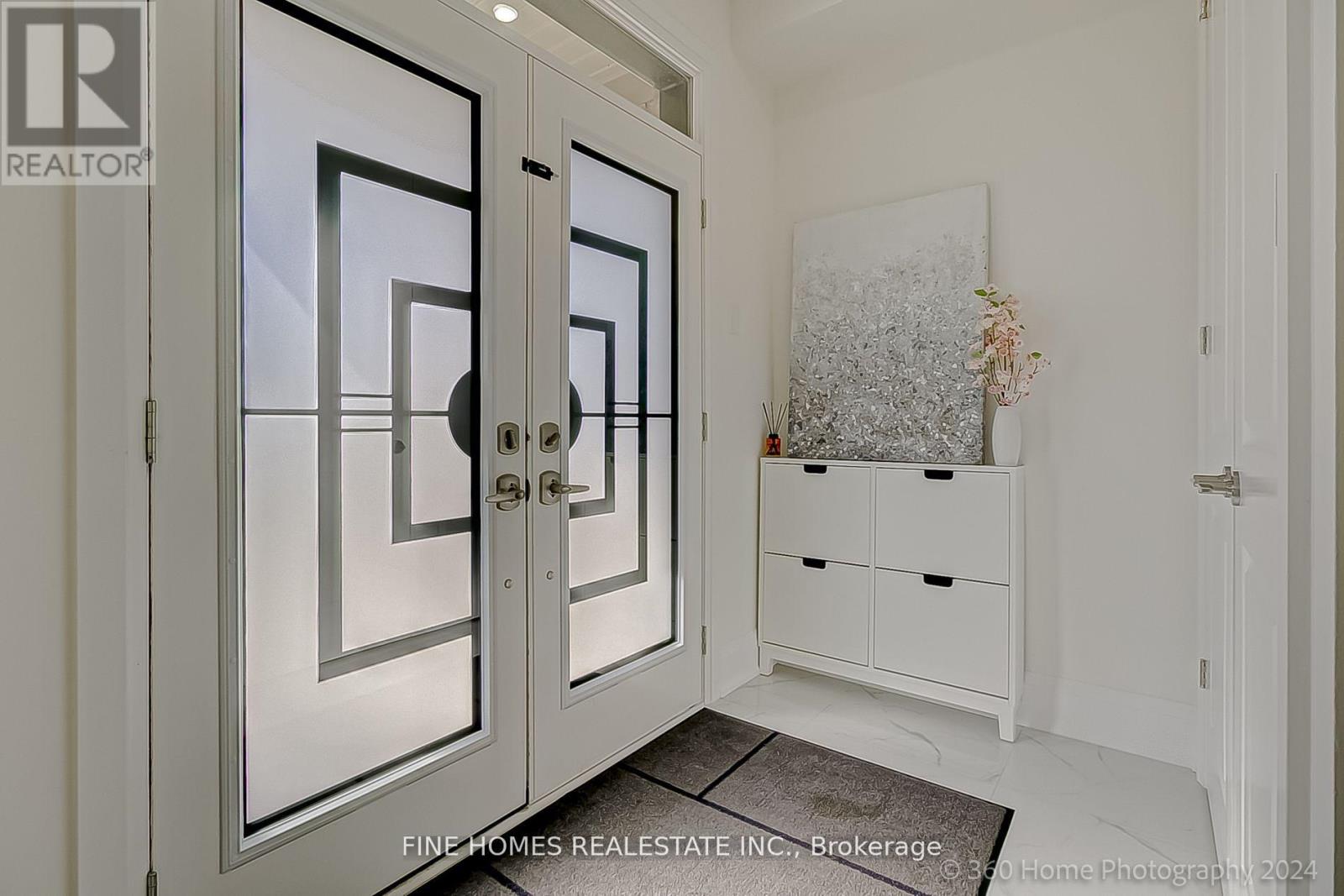 39 Tesla Crescent, East Gwillimbury, Ontario  L9N 0T3 - Photo 3 - N12723962