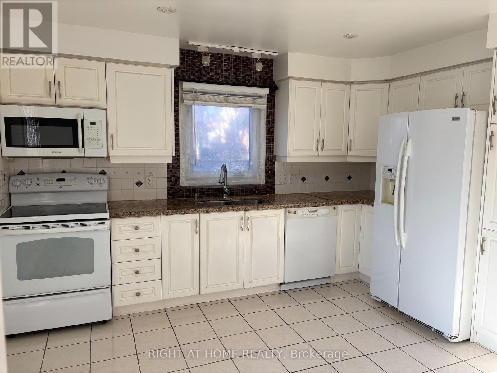 33 Innisbrook Crescent, Markham, Ontario  L3T 5A9 - Photo 15 - N12723972