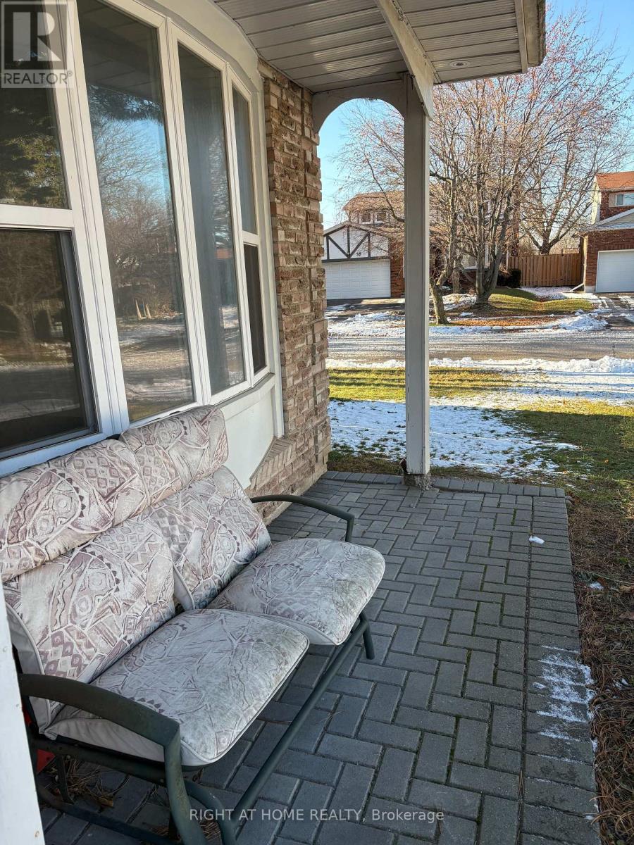 33 Innisbrook Crescent, Markham, Ontario  L3T 5A9 - Photo 2 - N12723972