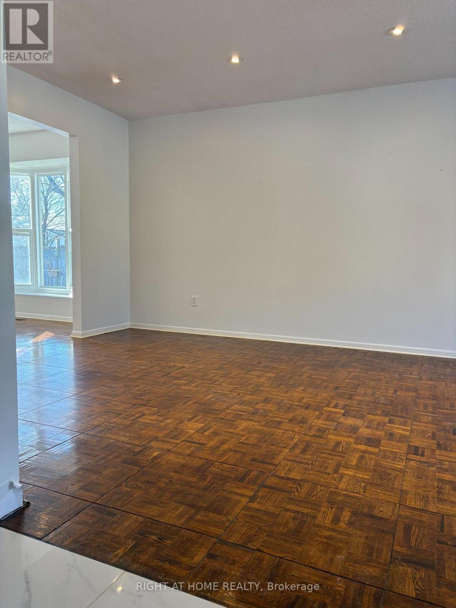 33 Innisbrook Crescent, Markham, Ontario  L3T 5A9 - Photo 4 - N12723972