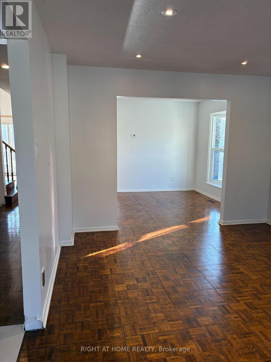 33 Innisbrook Crescent, Markham, Ontario  L3T 5A9 - Photo 8 - N12723972