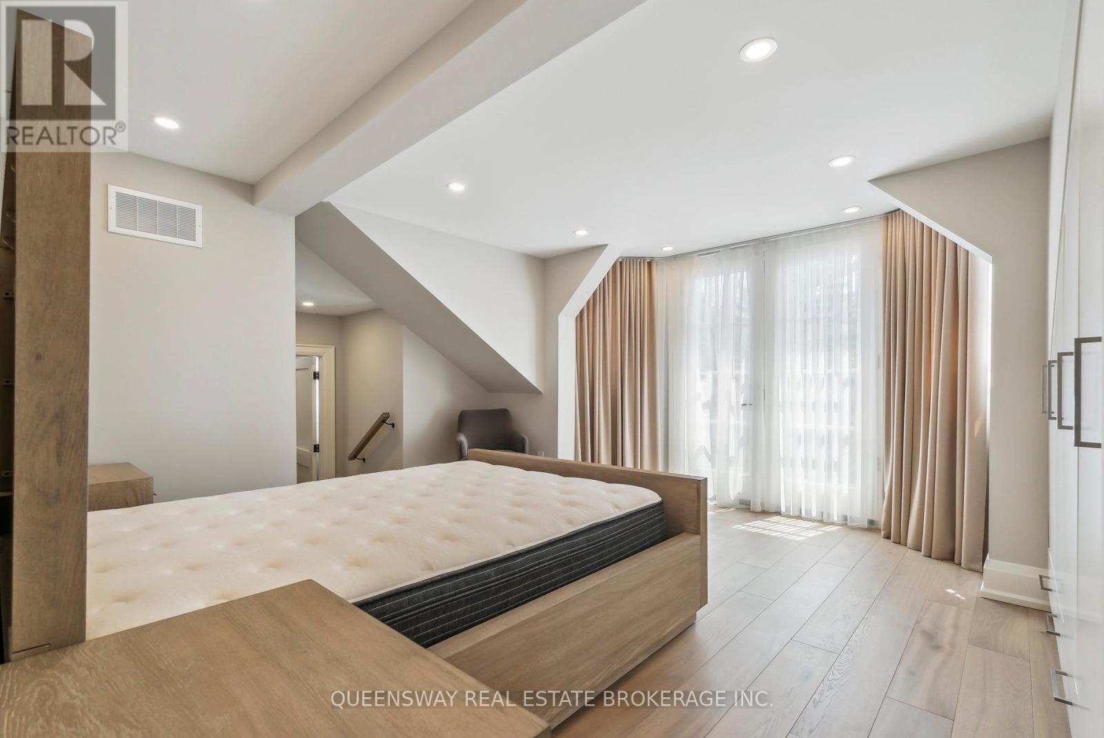 36 Pioneer Trail, Barrie (Innis-Shore), Ontario  L4N 0T8 - Photo 15 - S12723852