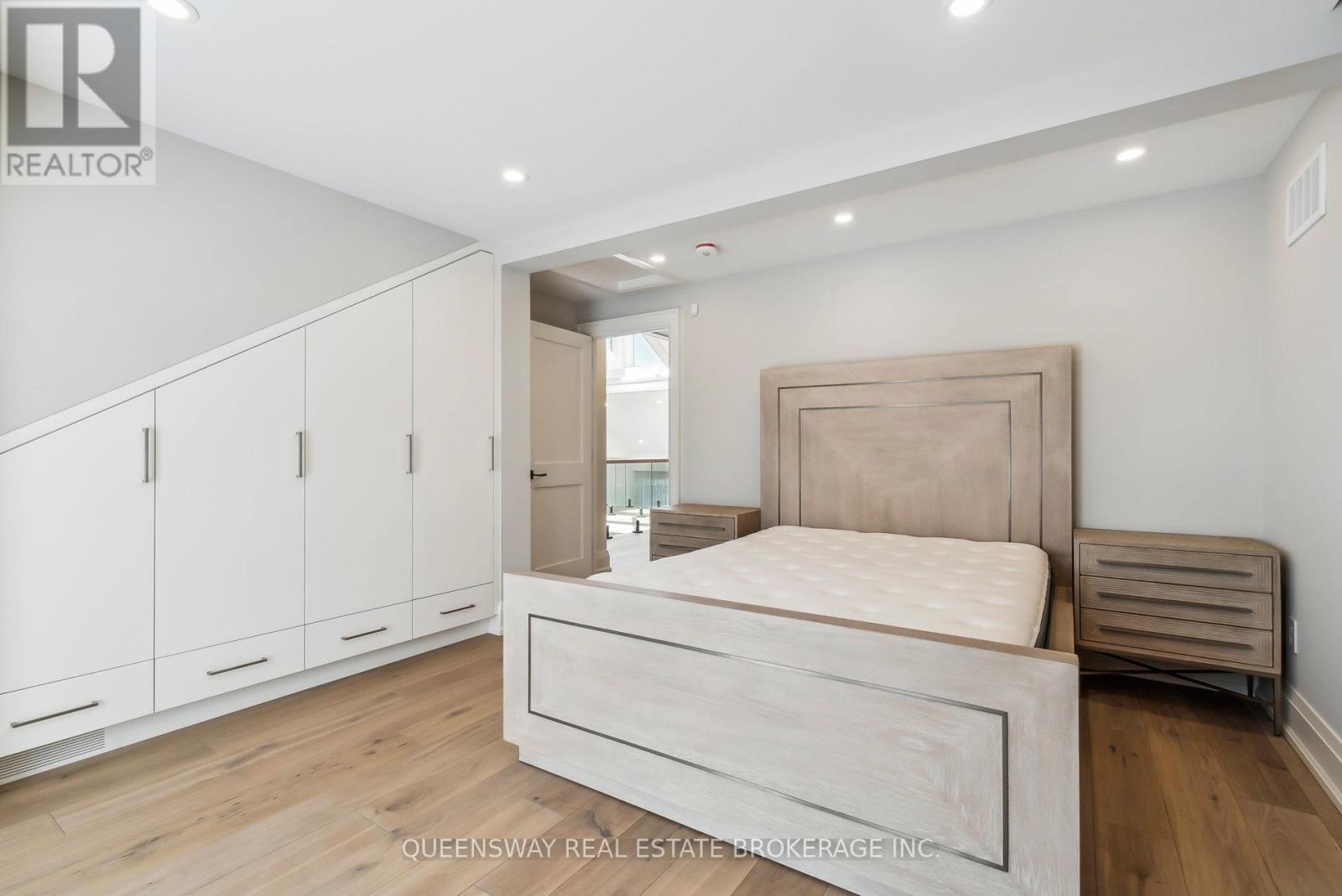 36 Pioneer Trail, Barrie (Innis-Shore), Ontario  L4N 0T8 - Photo 17 - S12723852