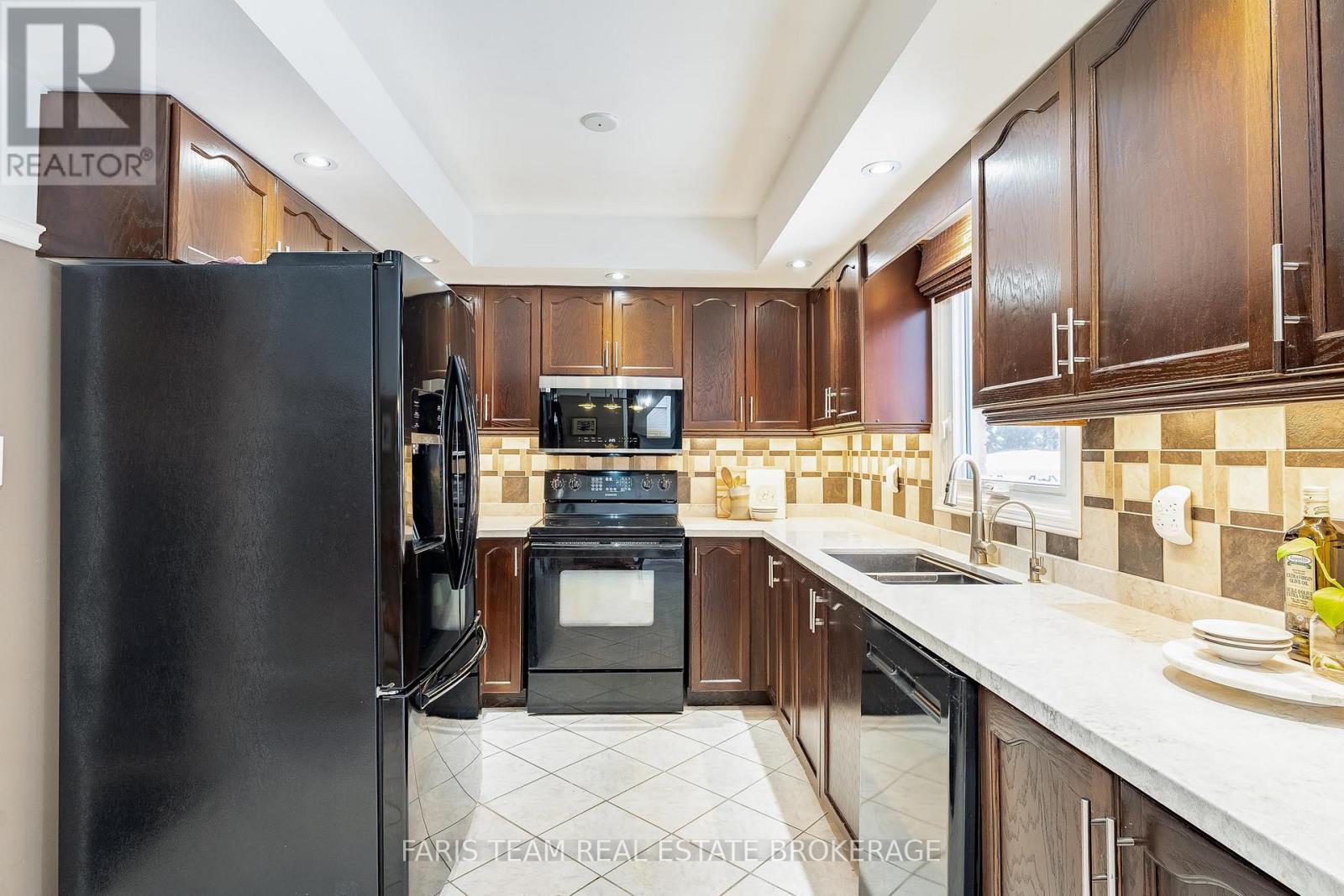 363 Grenville Avenue, Orillia, Ontario  L3V 7P7 - Photo 4 - S12723966