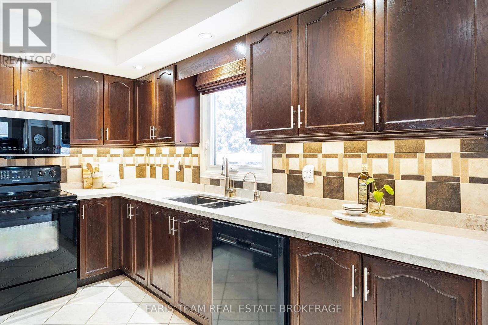 363 Grenville Avenue, Orillia, Ontario  L3V 7P7 - Photo 5 - S12723966