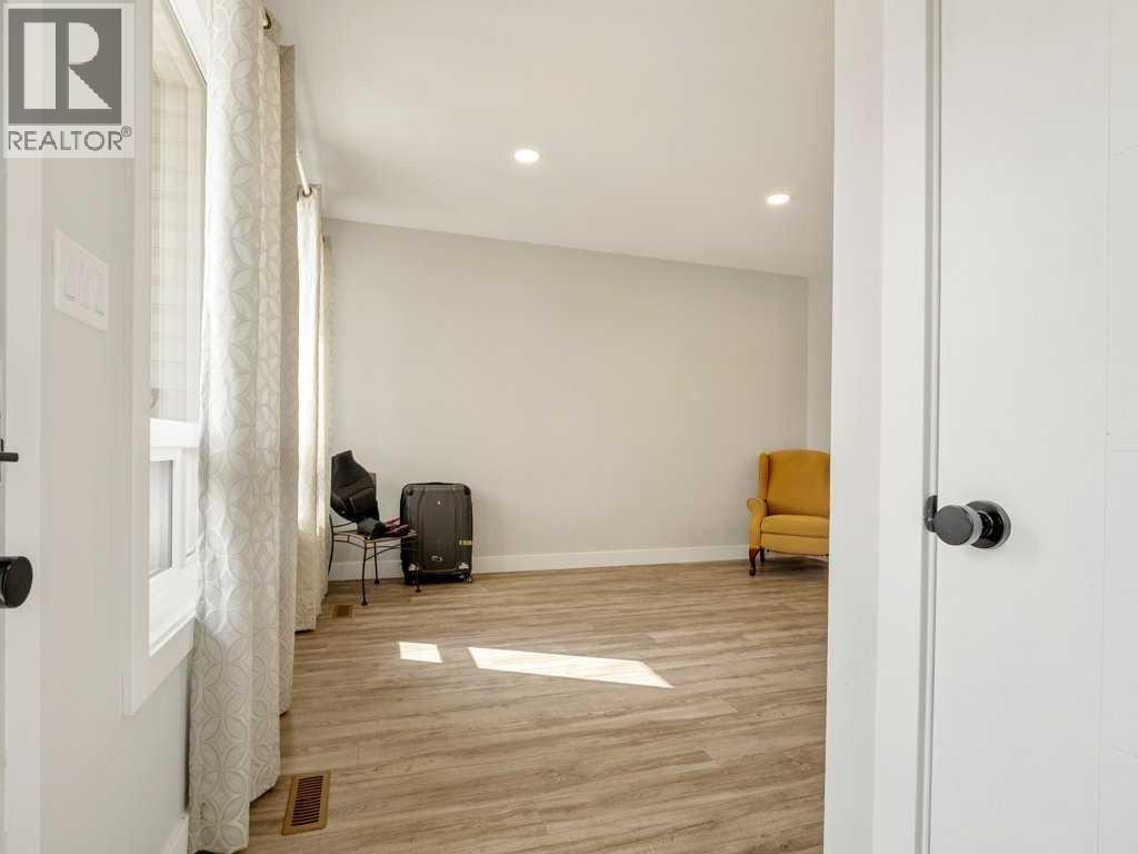 1143 Coalbrook Place W, Lethbridge, Alberta  T1J 5W7 - Photo 4 - A2253672