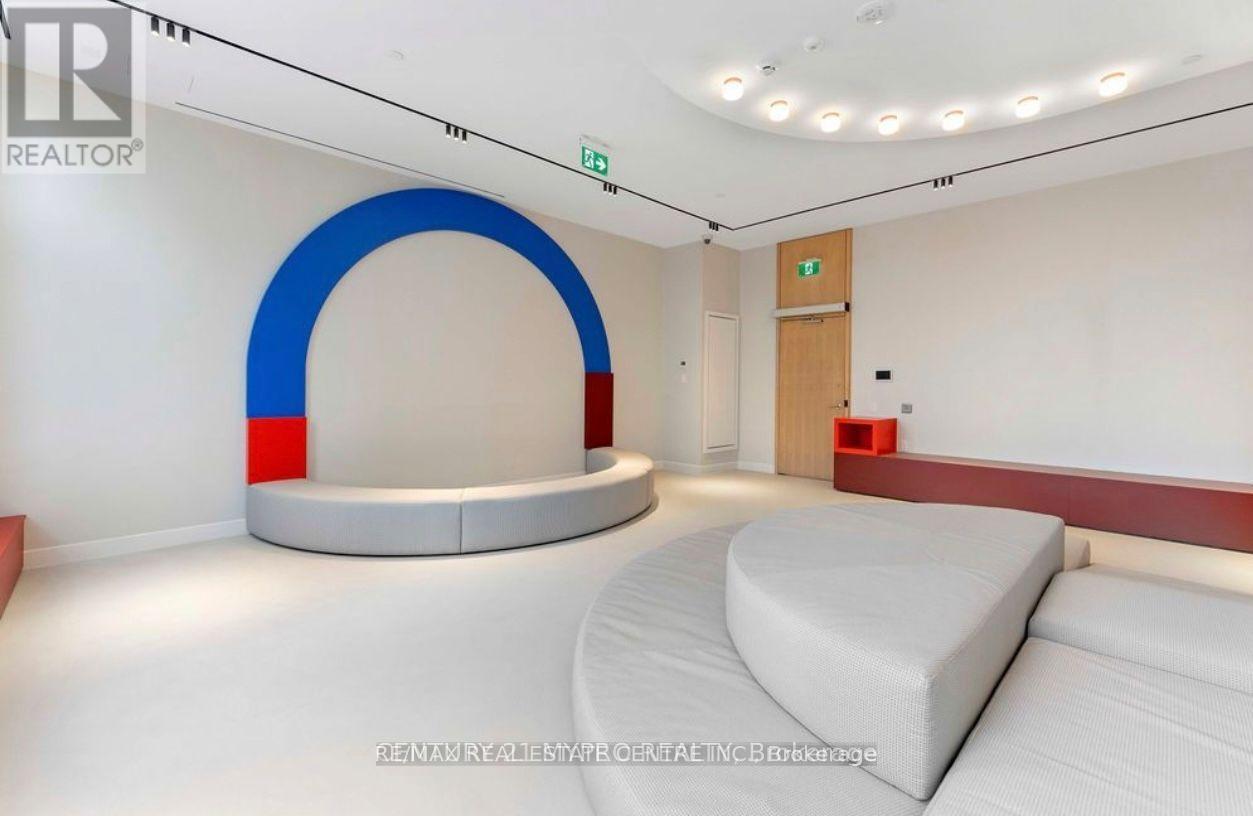 3307 - 395 Square One Drive, Mississauga, Ontario  L5B 0P6 - Photo 18 - W12723846