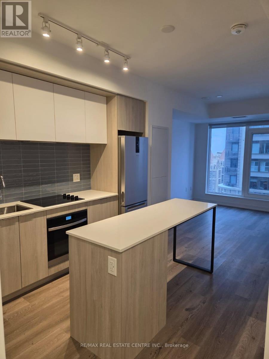 3307 - 395 Square One Drive, Mississauga, Ontario  L5B 0P6 - Photo 3 - W12723846