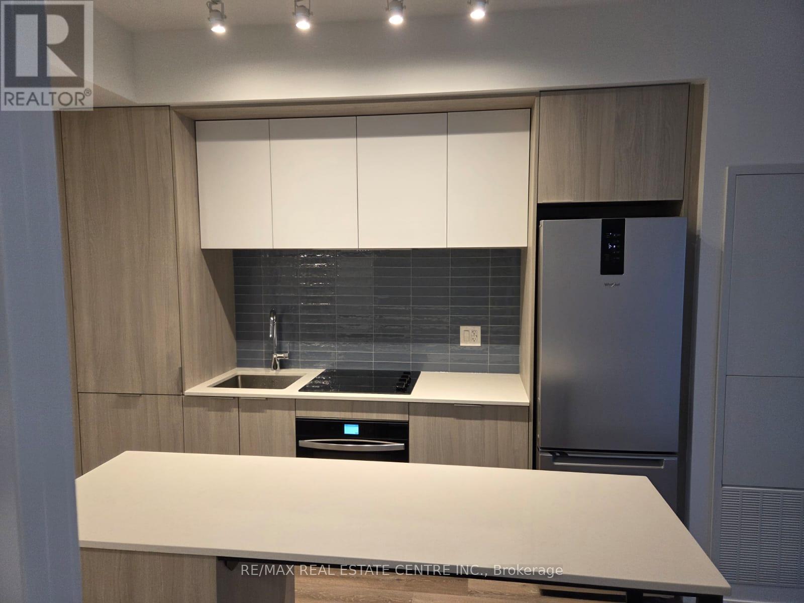 3307 - 395 Square One Drive, Mississauga, Ontario  L5B 0P6 - Photo 4 - W12723846