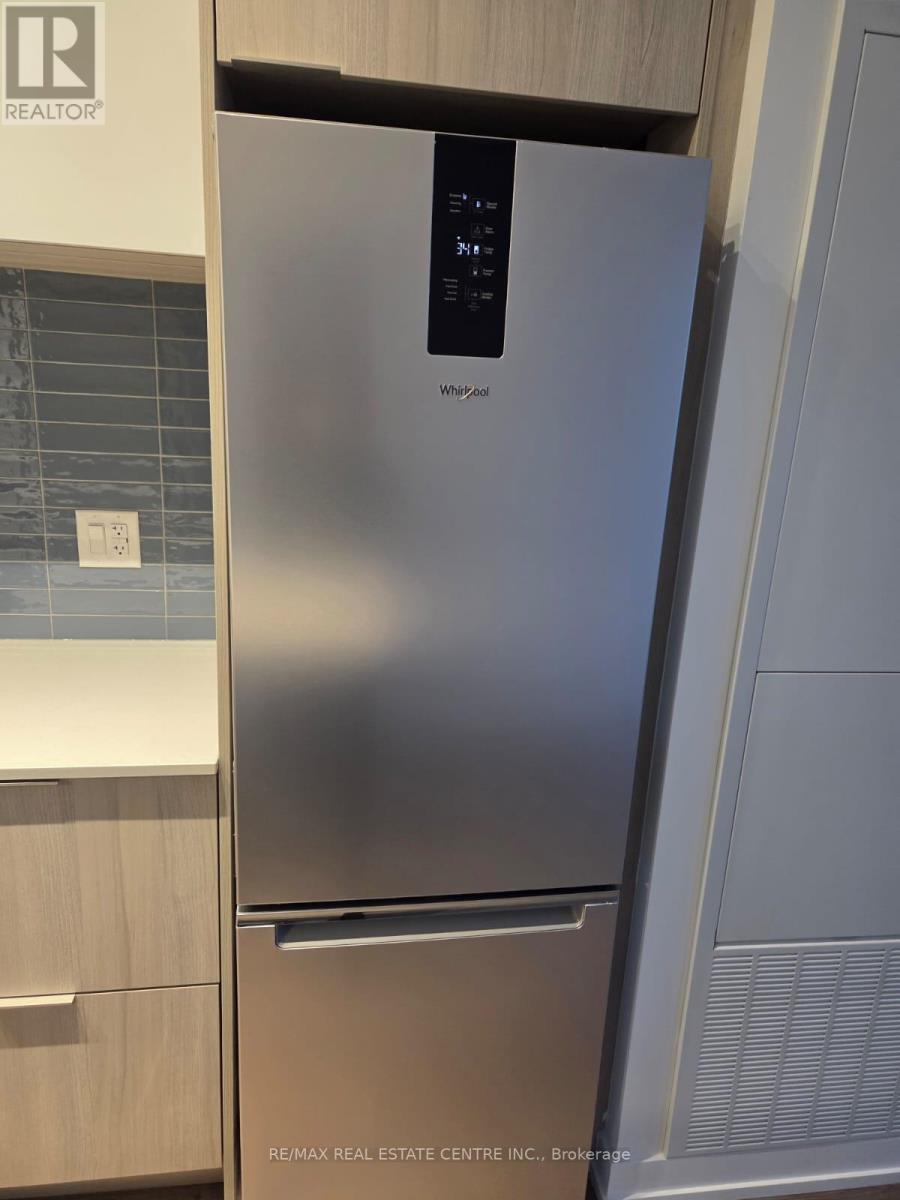 3307 - 395 Square One Drive, Mississauga, Ontario  L5B 0P6 - Photo 6 - W12723846