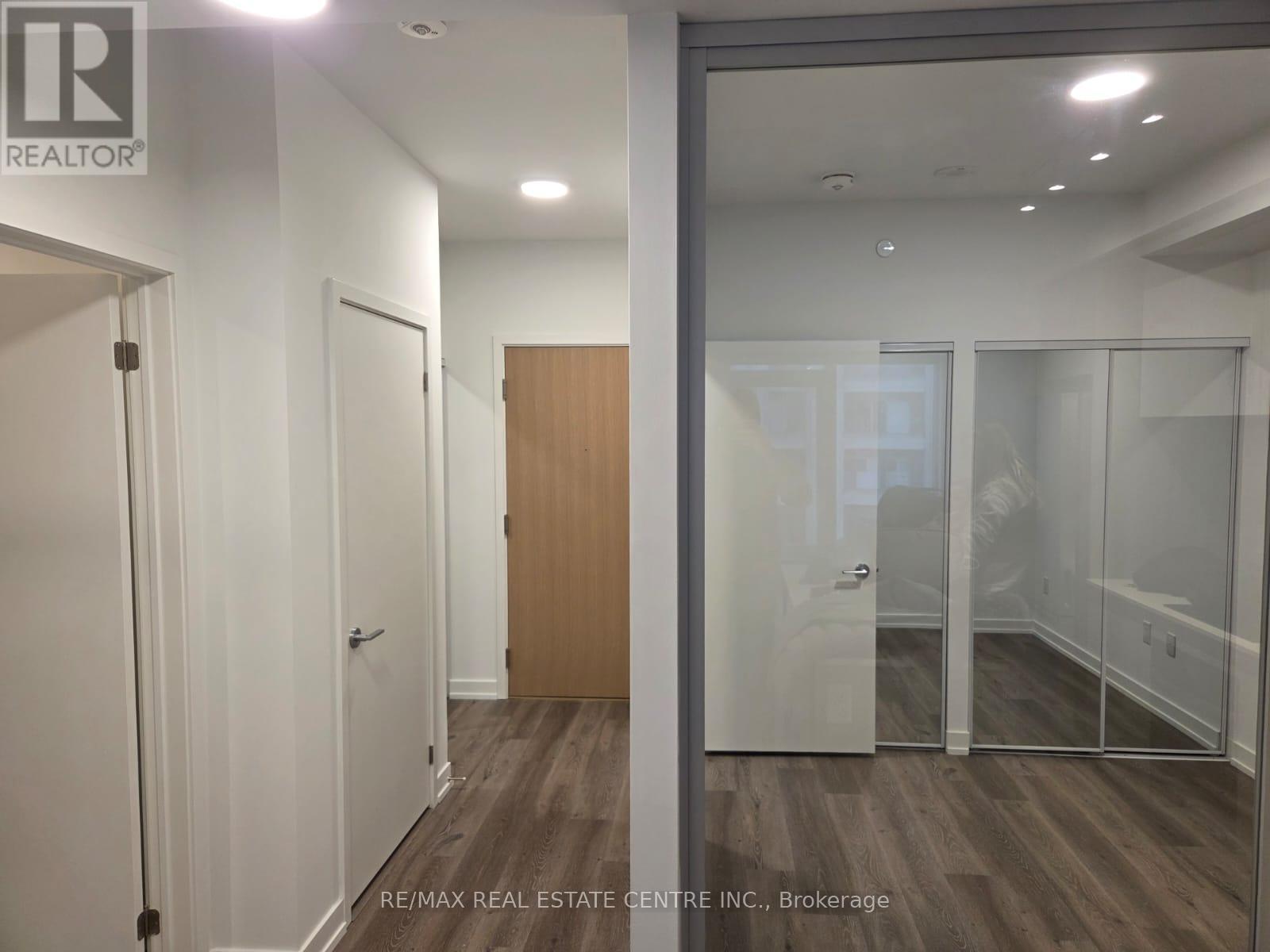 3307 - 395 Square One Drive, Mississauga, Ontario  L5B 0P6 - Photo 9 - W12723846