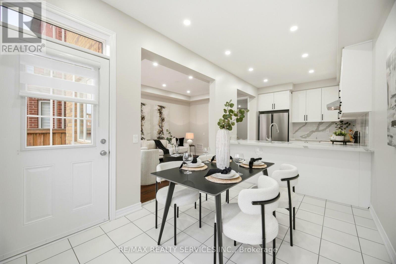 26 Deer Ridge Trail, Caledon, Ontario  L7C 3Z6 - Photo 2 - W12723874