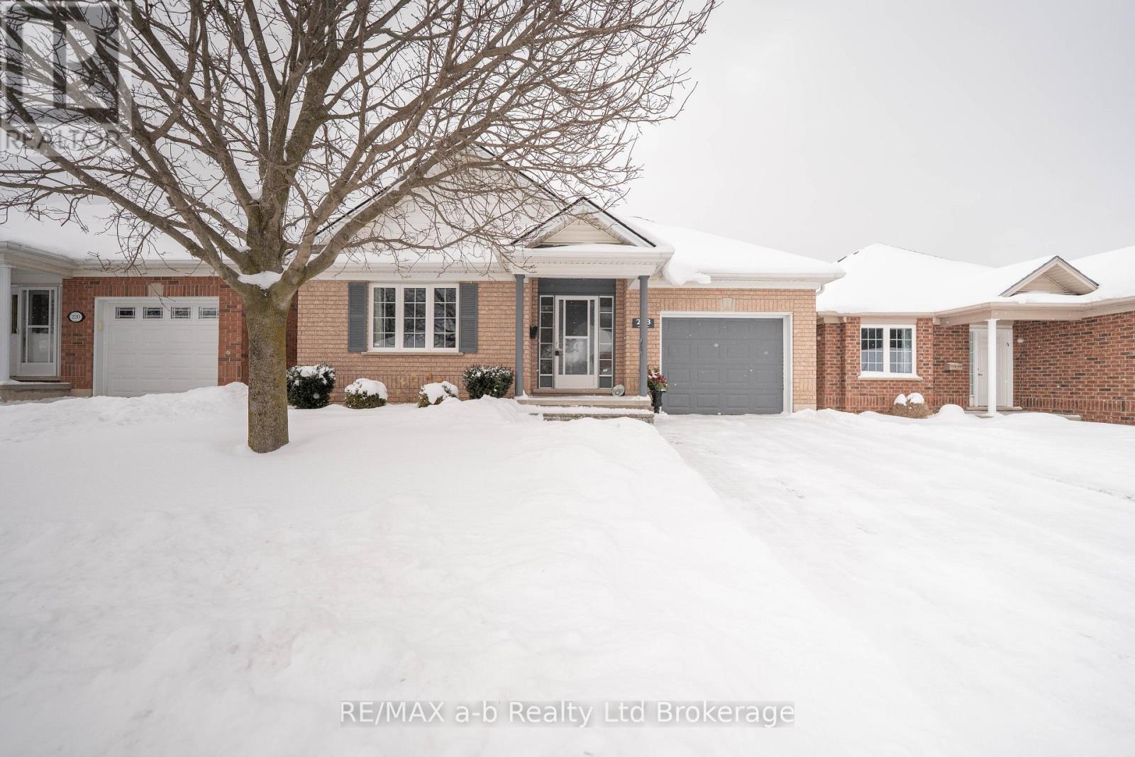 218 BALDWIN STREET, Tillsonburg, Ontario