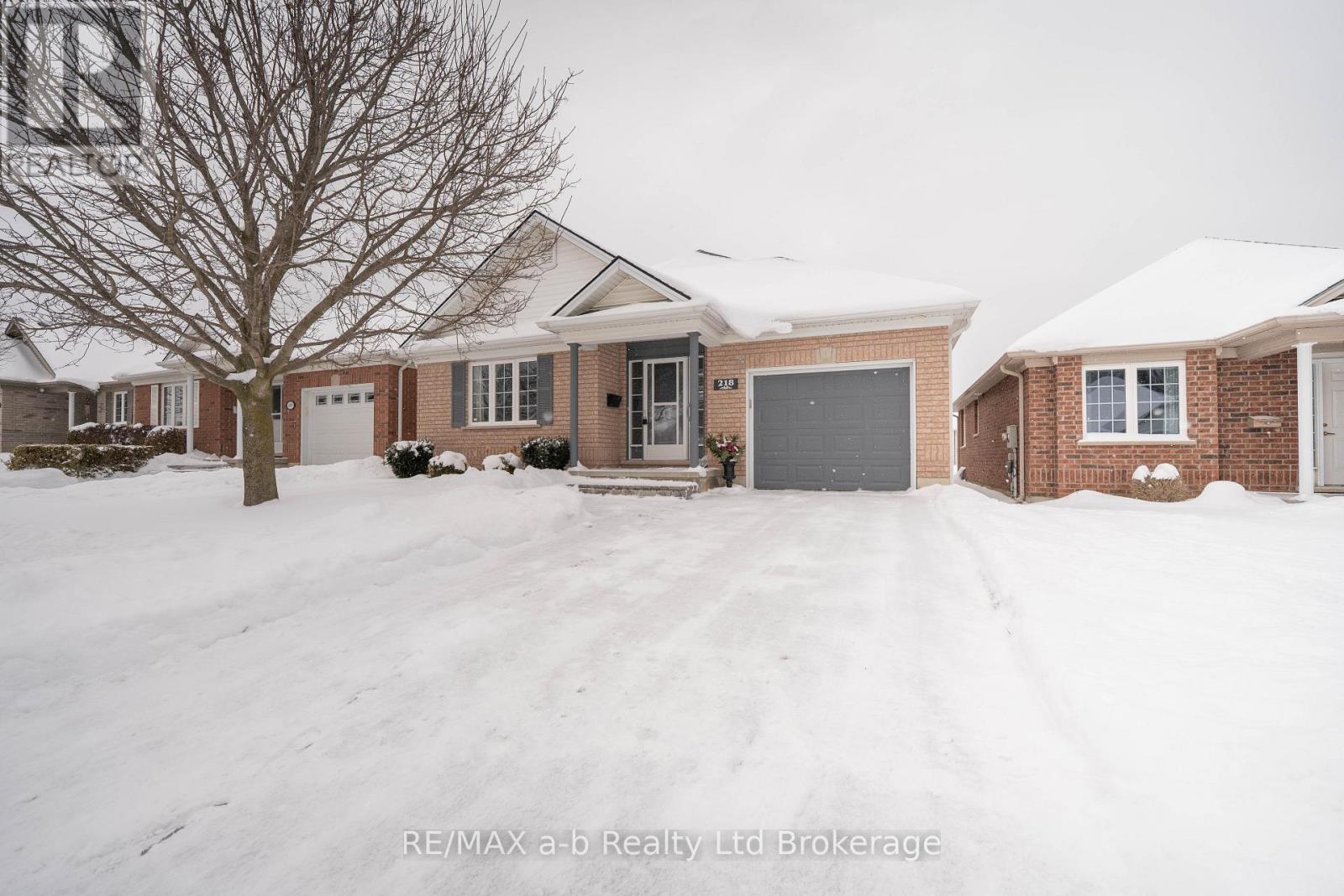 218 Baldwin Street, Tillsonburg, Ontario  N4G 5W3 - Photo 2 - X12724104