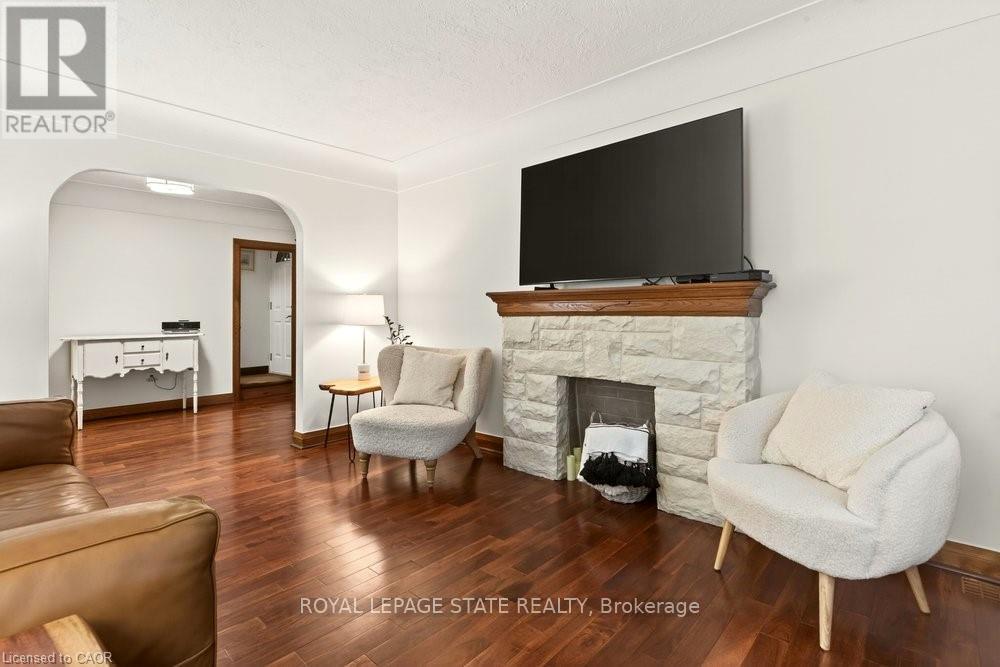 17 Gary Avenue, Hamilton, Ontario  L8S 1Y2 - Photo 4 - X12723878