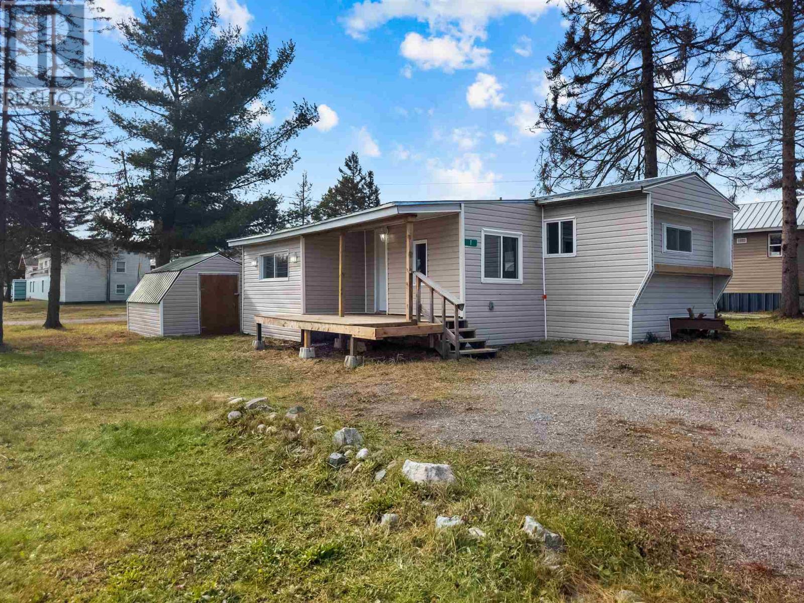 1 Cedar Ct, Heyden, Ontario P6A 5K7 - Photo 3 - SM253232
