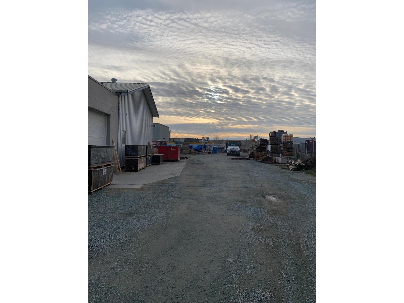 30746 South Fraser Way, Abbotsford, British Columbia  V2T 6L4 - Photo 2 - C8075349