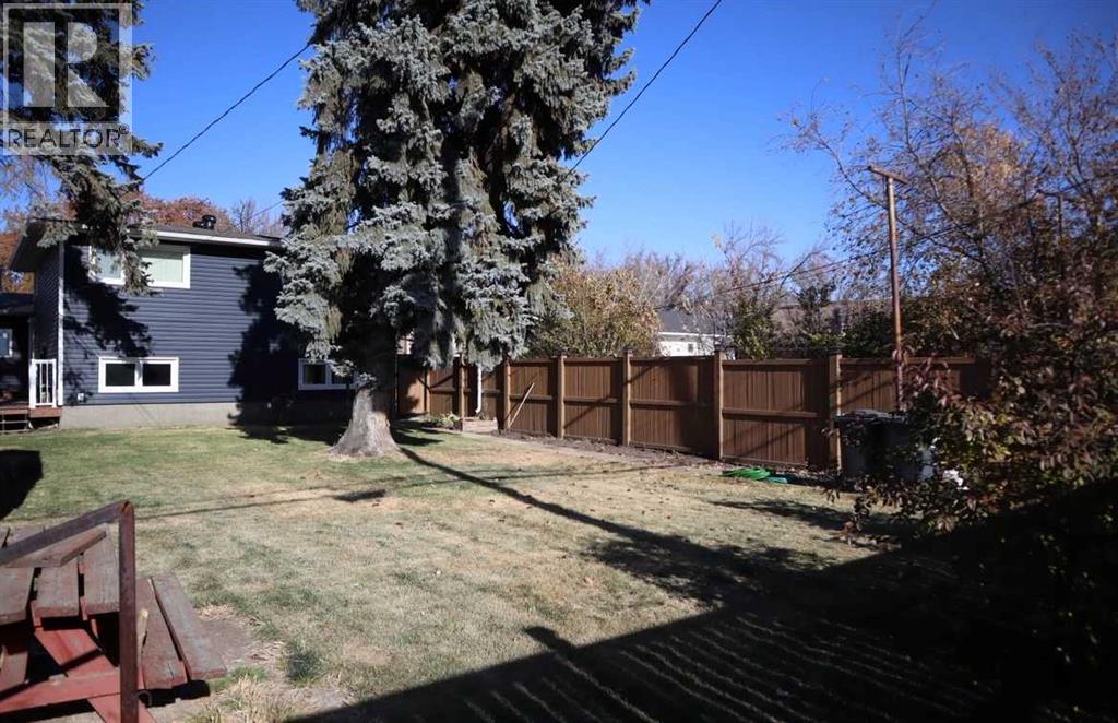 5719 50a Avenue, Stettler, Alberta  T0C 2L2 - Photo 3 - A2277984