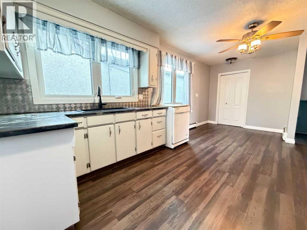 5719 50a Avenue, Stettler, Alberta  T0C 2L2 - Photo 7 - A2277984