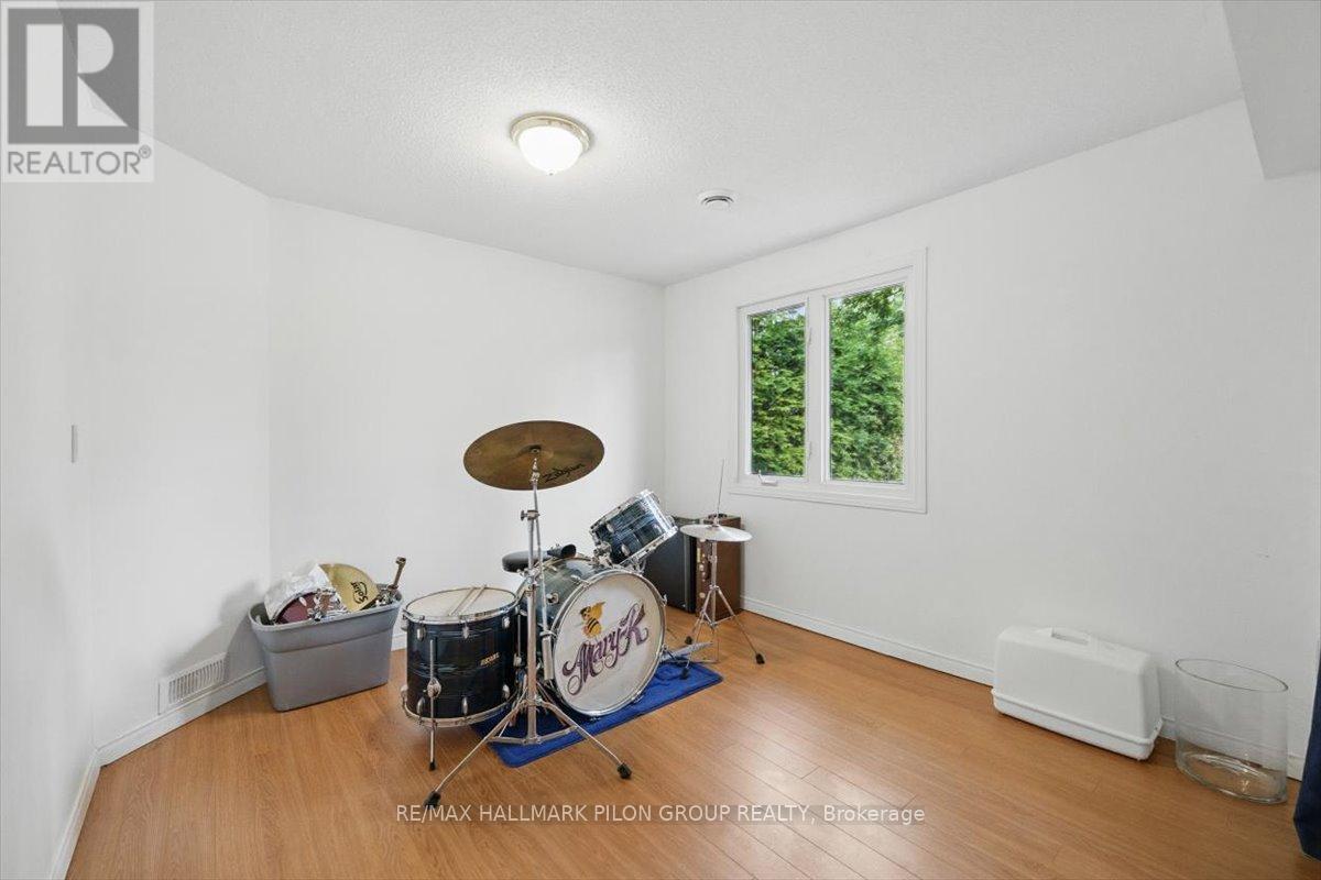 84 Eastpark Drive, Ottawa, Ontario  K1B 4A4 - Photo 23 - X12724248