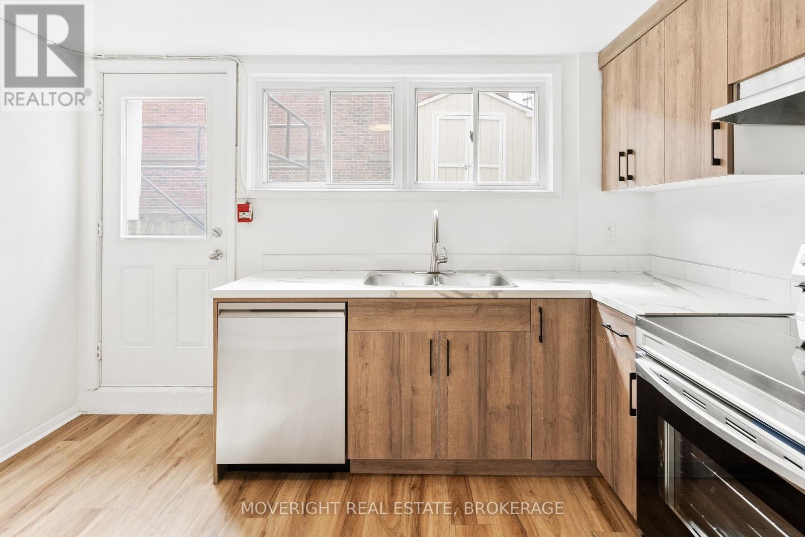 24 Ottawa Street, St. Catharines, Ontario  L2R 1Y9 - Photo 4 - X12724220