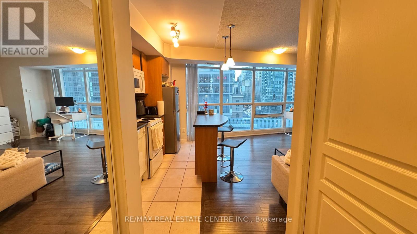 1004 - 18 Yonge Street, Toronto, Ontario  M5E 1Z8 - Photo 2 - C12721722