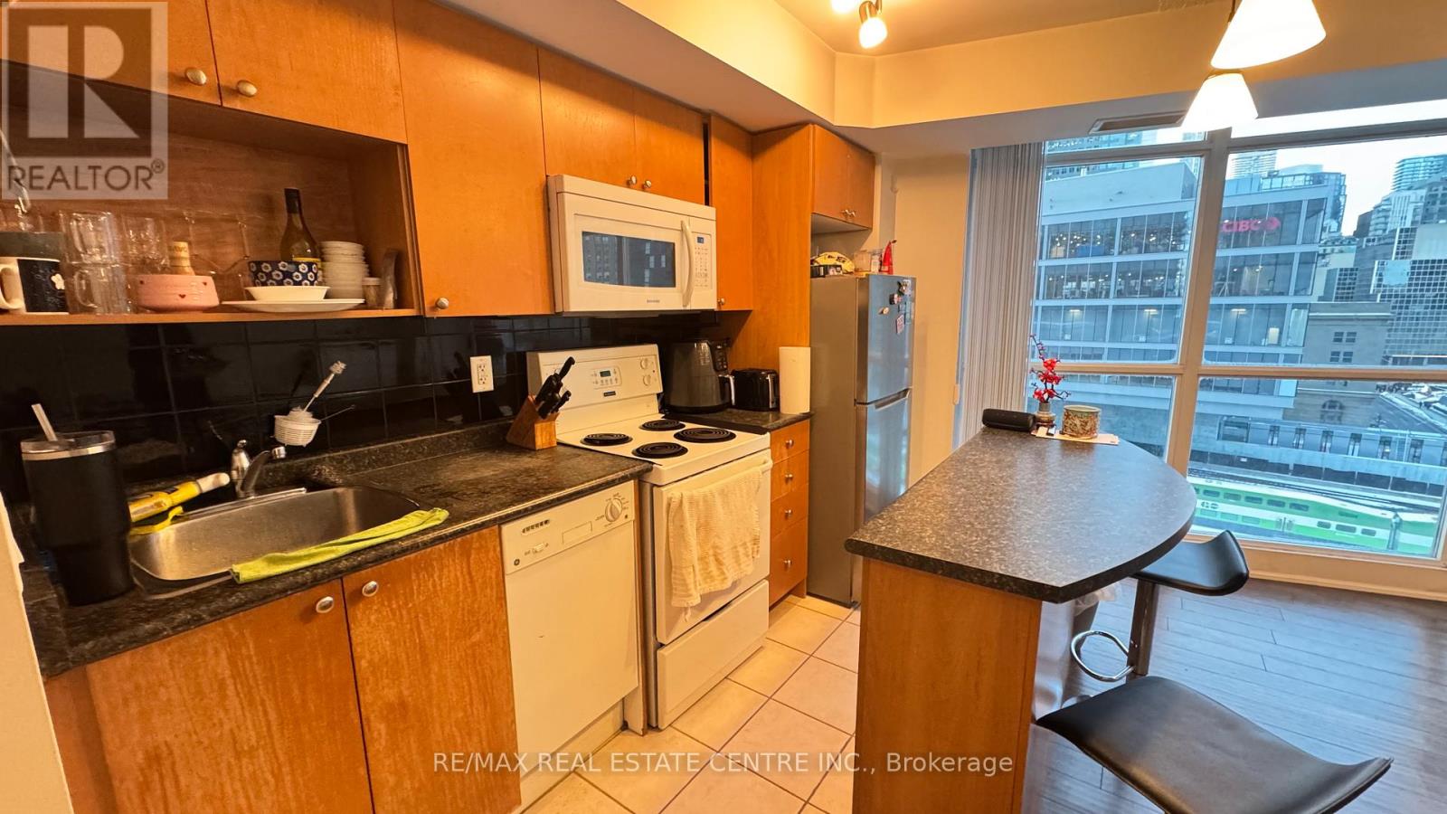 1004 - 18 Yonge Street, Toronto, Ontario  M5E 1Z8 - Photo 3 - C12721722