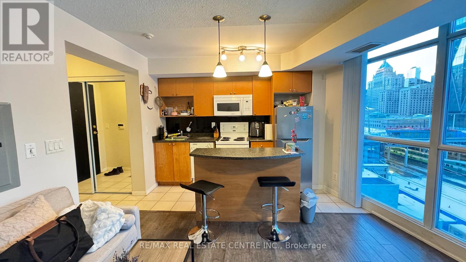 1004 - 18 Yonge Street, Toronto, Ontario  M5E 1Z8 - Photo 4 - C12721722