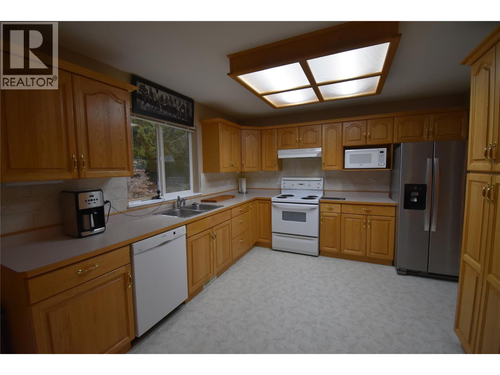 2748 10th Avenue, Castlegar, British Columbia  V1N 3A2 - Photo 6 - 10373355