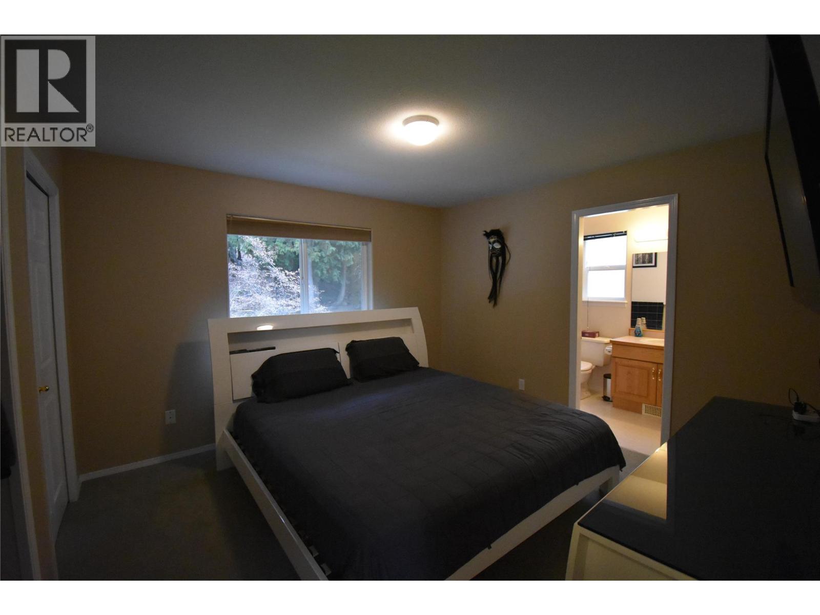 2748 10th Avenue, Castlegar, British Columbia  V1N 3A2 - Photo 8 - 10373355