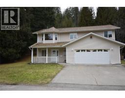 2748 10th Avenue, Castlegar, British Columbia