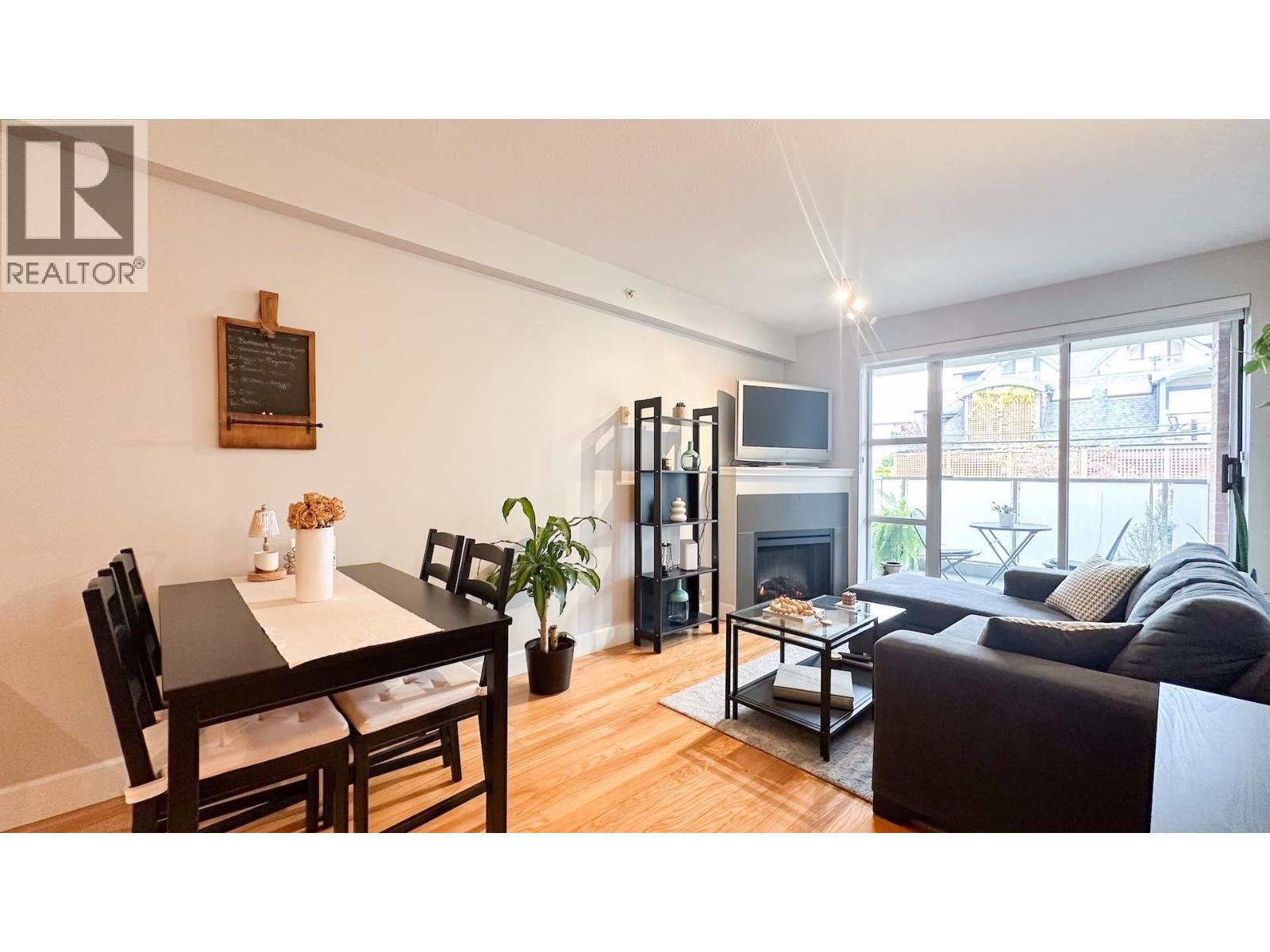 411 3811 Hastings Street, Burnaby, British Columbia  V5C 6V2 - Photo 2 - R3082475