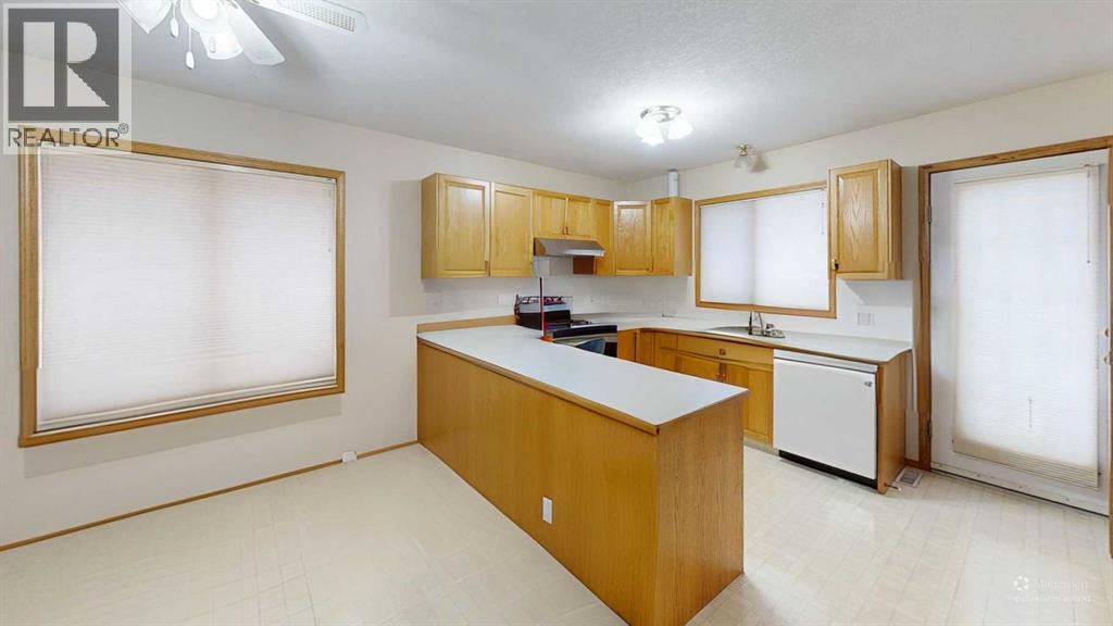 173 Heritage Boulevard W, Lethbridge, Alberta  T1K 6W9 - Photo 2 - A2275261