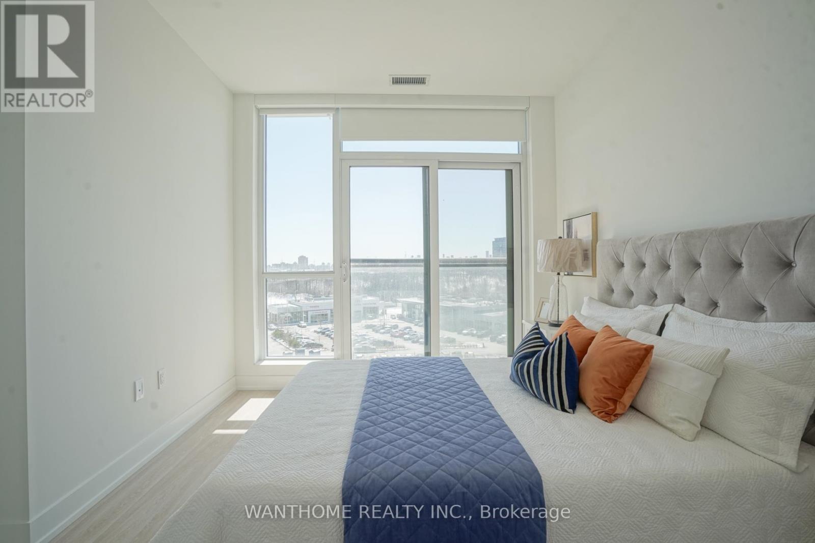 635 - 20 Inn On The Park Drive, Toronto, Ontario  M3C 0P8 - Photo 8 - C12724112