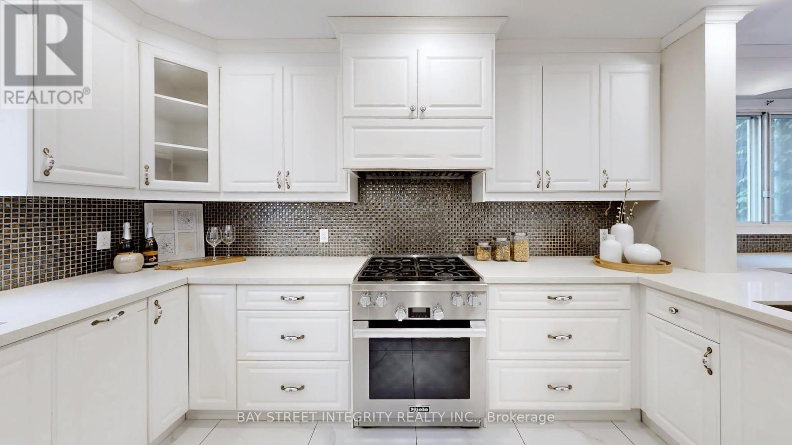 184 Heath Street W, Toronto, Ontario  M4V 1V2 - Photo 8 - C12724126