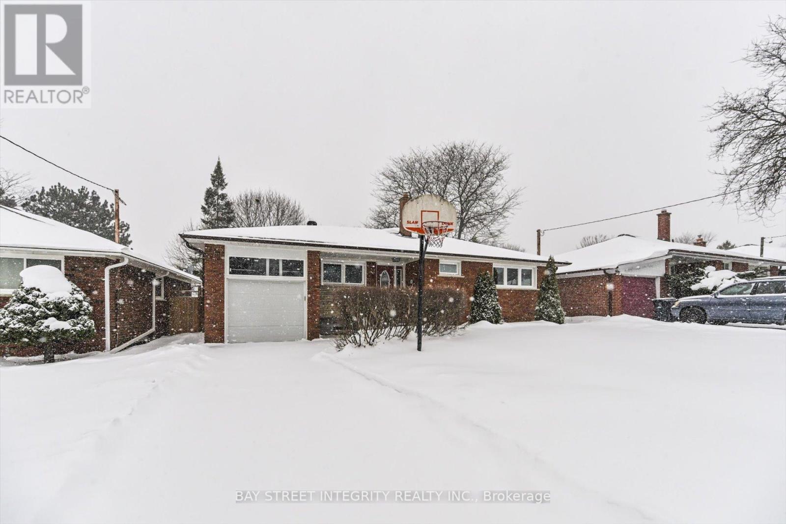 16 SHAUNAVON HEIGHTS CRESCENT, Toronto, Ontario