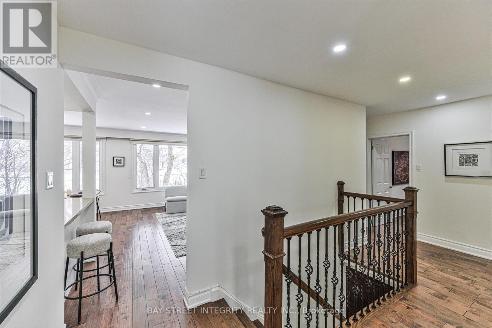 16 Shaunavon Heights Crescent, Toronto, Ontario  M3A 2P4 - Photo 4 - C12724170