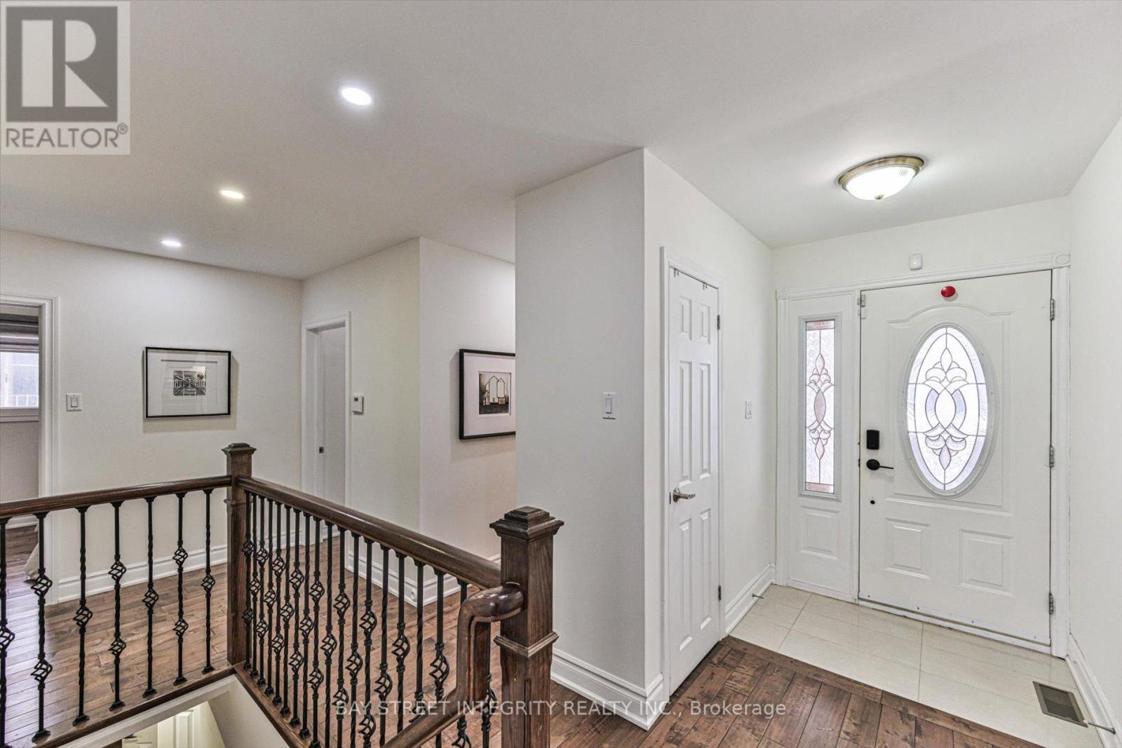 16 Shaunavon Heights Crescent, Toronto, Ontario  M3A 2P4 - Photo 5 - C12724170