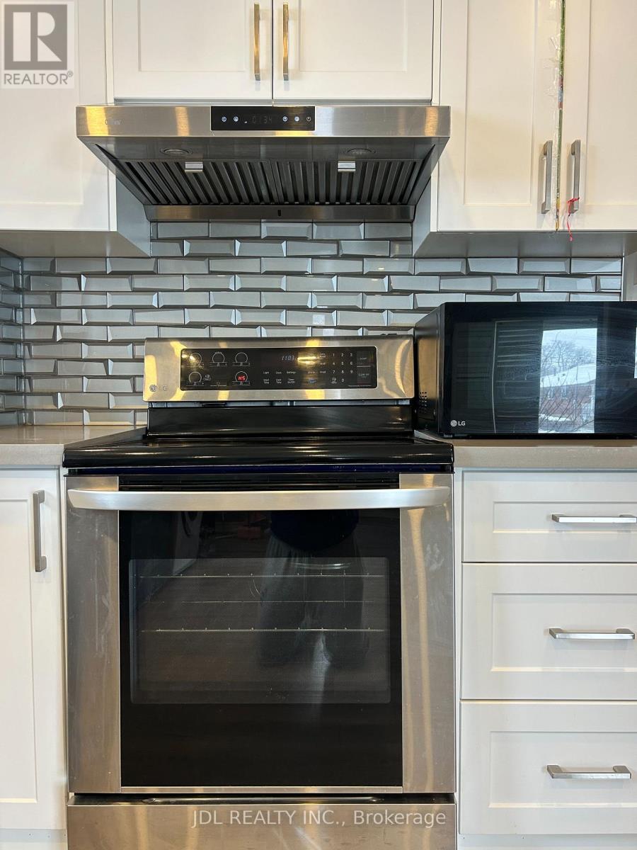 3 Bedrooms, Main Floor - 9 Amethyst Rd Road, Toronto, Ontario  M1T 2E6 - Photo 3 - E12724092