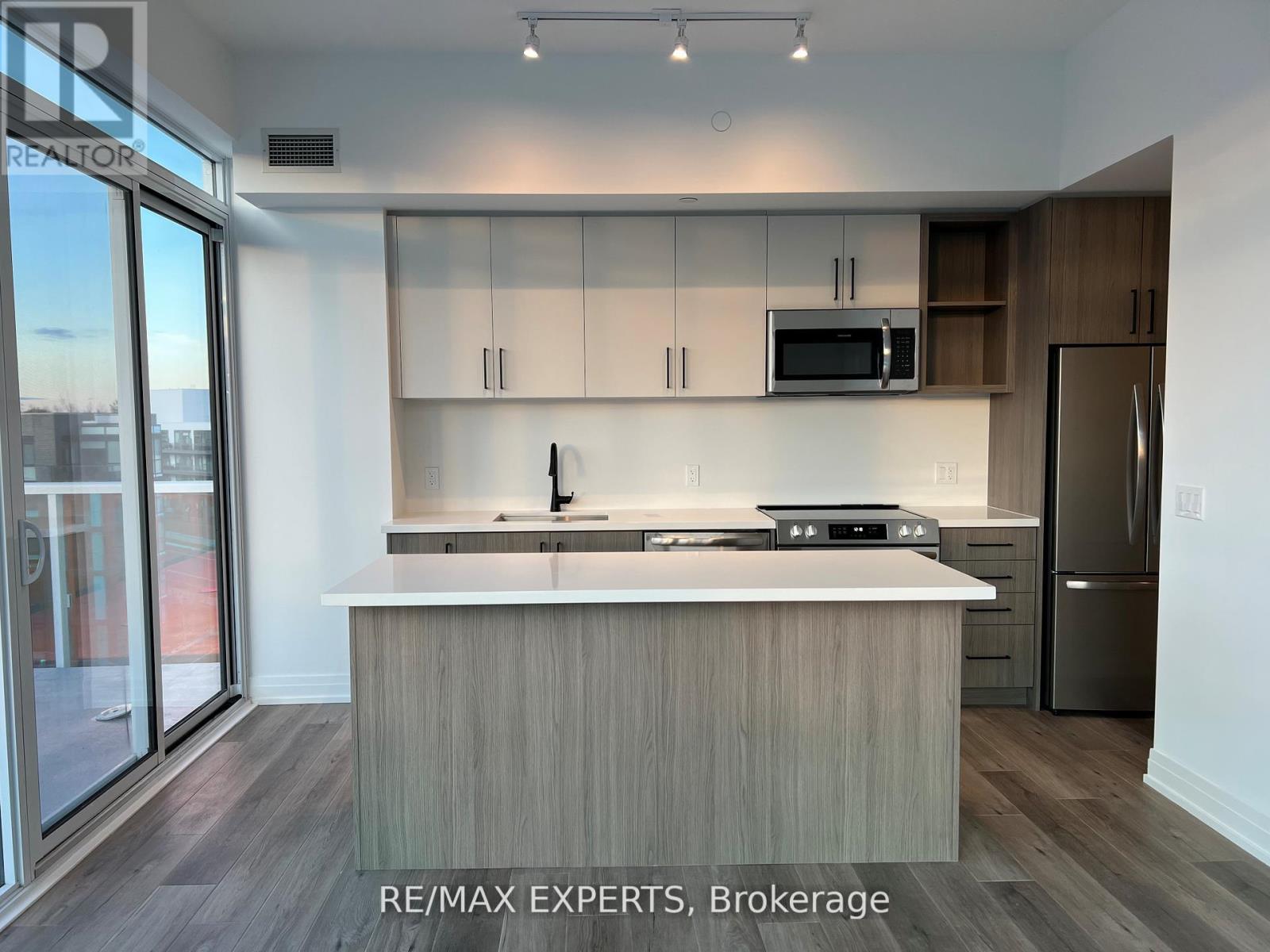 616 - 333 Sunseeker Avenue, Innisfil, Ontario  L9S 0J7 - Photo 5 - N12724116