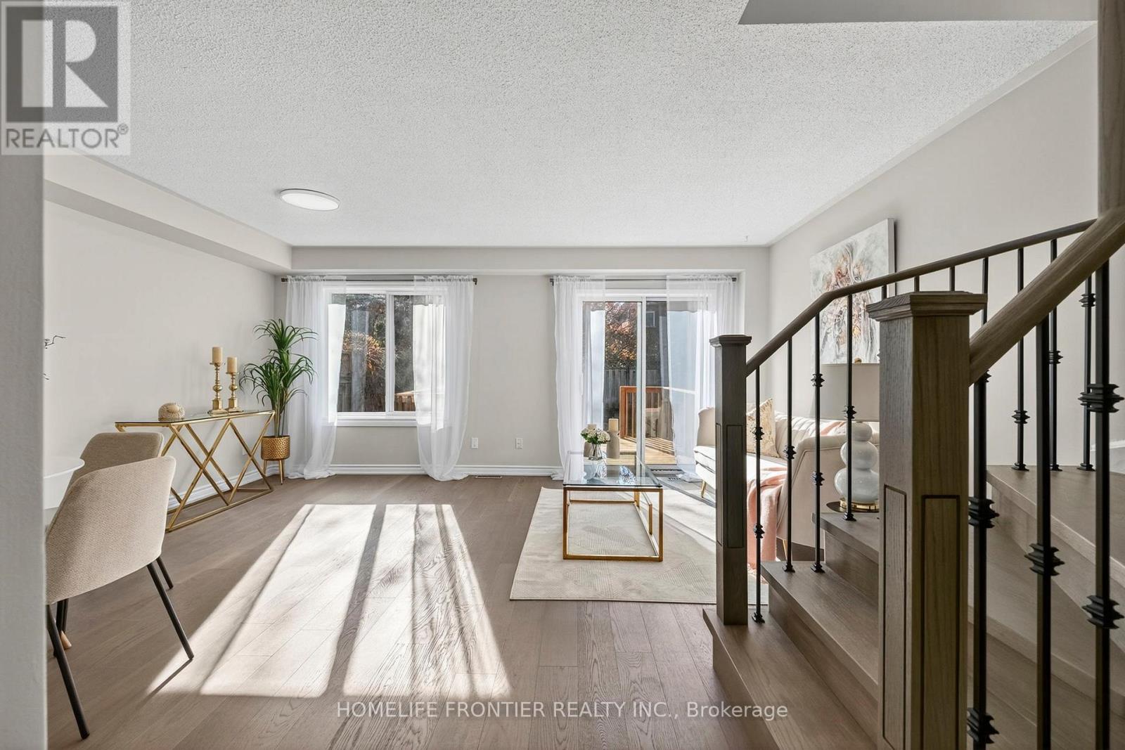 19 Bowler Street, Aurora, Ontario  L4G 7J2 - Photo 4 - N12724224