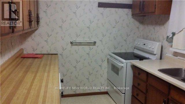 39 Windsor Drive, Whitchurch-Stouffville, Ontario  L4A 7X3 - Photo 4 - N12724226